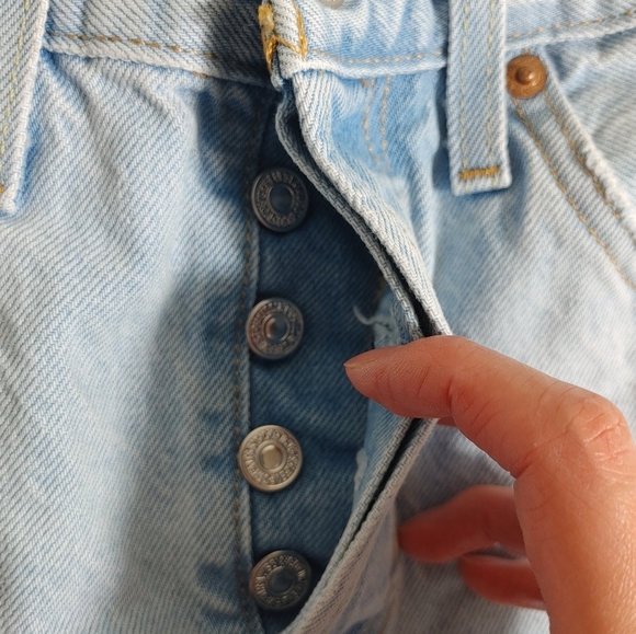 Levi's‎ Women's Cutoff 501 Denim Shorts 26 - Picture 4 of 5
